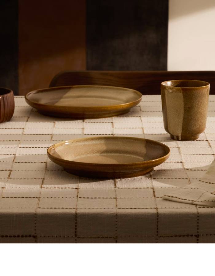 ASSIETTE PLATE NAGOLI EN CERAMIQUE MARRON