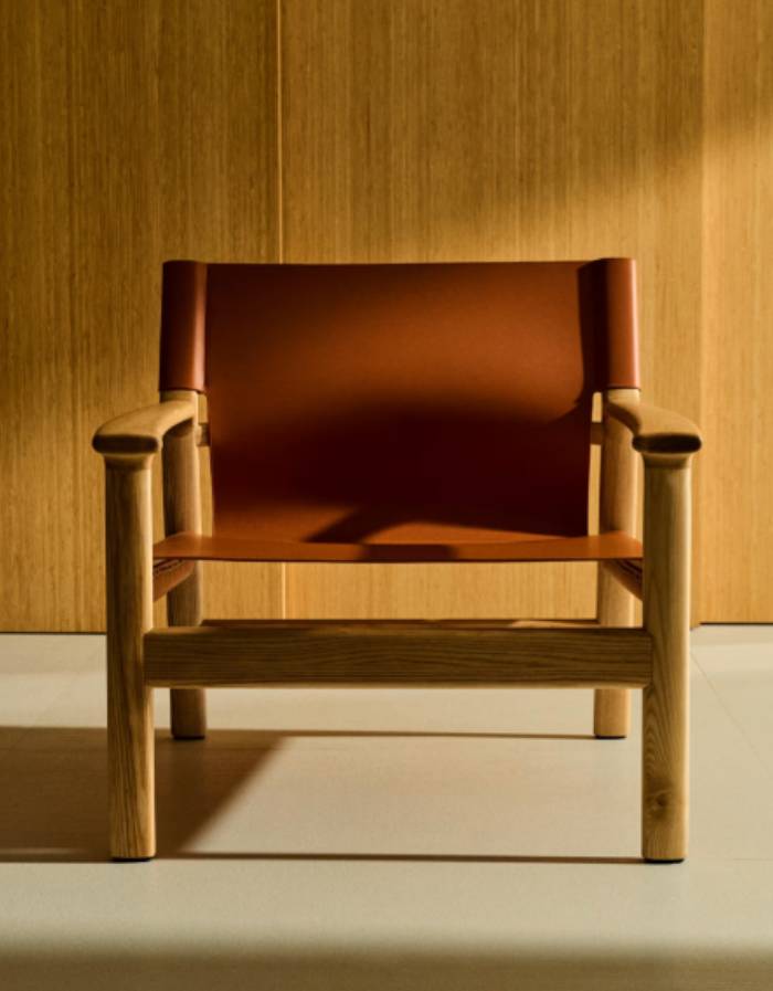 FAUTEUIL JAN EN FIBRES DE CUIR RECYCLE MARRON CLAIR ET BOIS