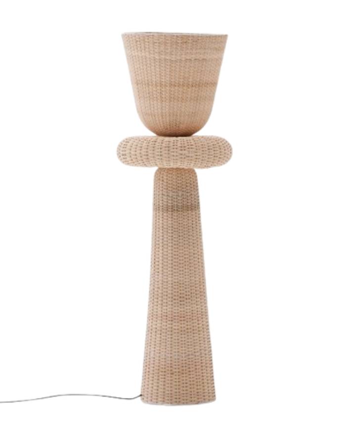 LAMPADAIRE NEUDA EN ROTIN AVEC FINITION CLAIRE