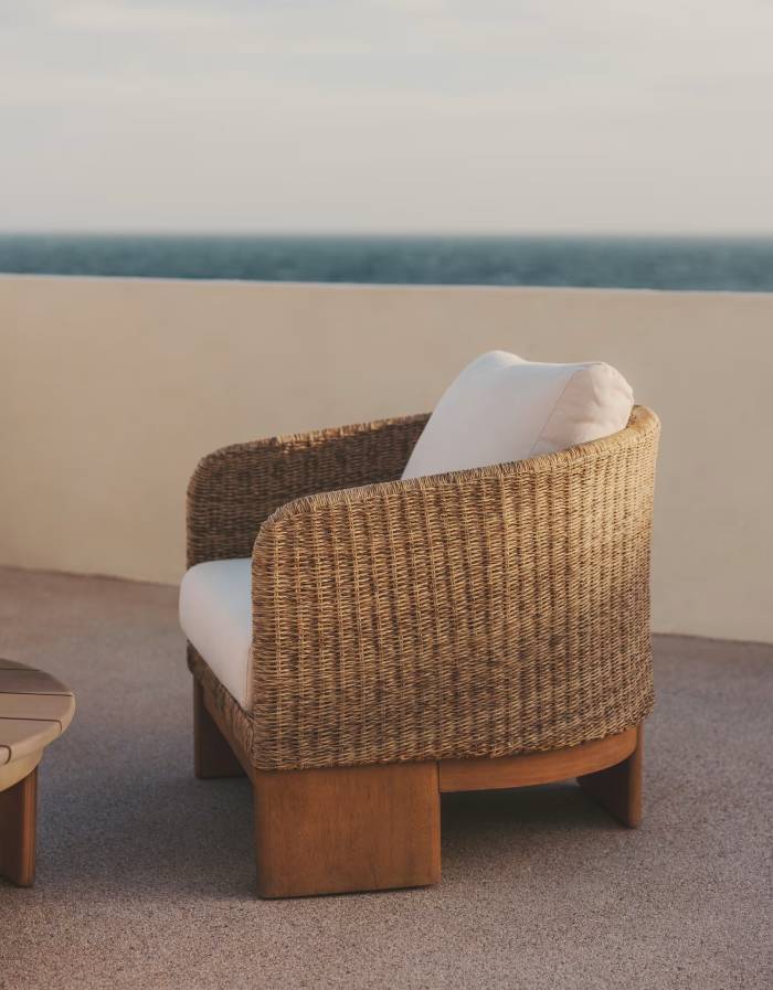 FAUTEUIL XORIGUER EN ROTIN SYNTHETIQUE ET BOIS D'EUCALYPTUS