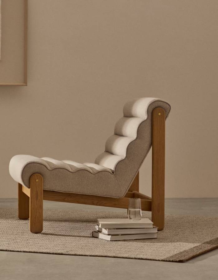 FAUTEUIL MAGIRA BEIGE EN BOIS DE CHENE AVEC FINITION TON NATUREL